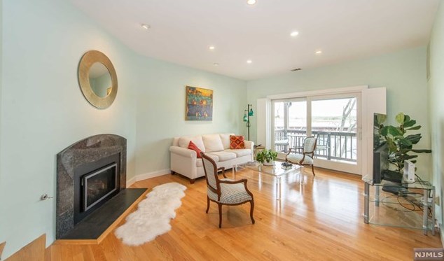 269 Sunset Ky, Secaucus NJ  07094-2213 exterior