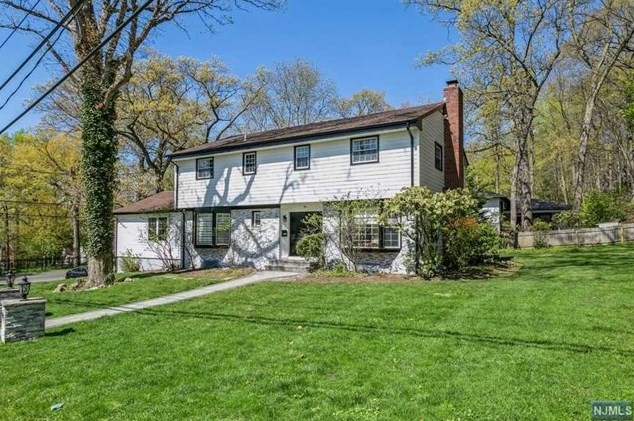 1 Churchill Rd, Tenafly, NJ 07670