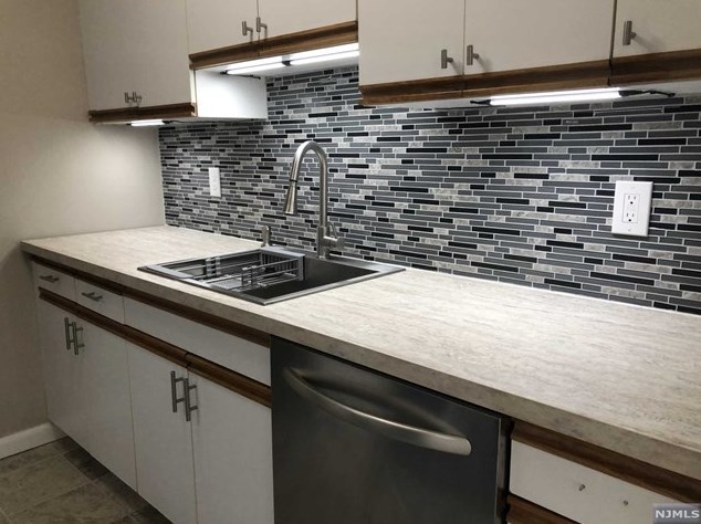 53 Presidential Dr, Englewood NJ  07631-3960 exterior