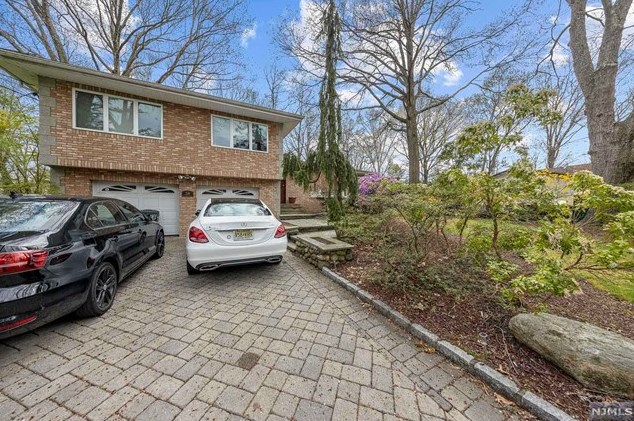 38 Wilson Pl, Closter, NJ 07624