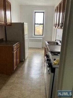 805 Red Rd, Teaneck, NJ 07666