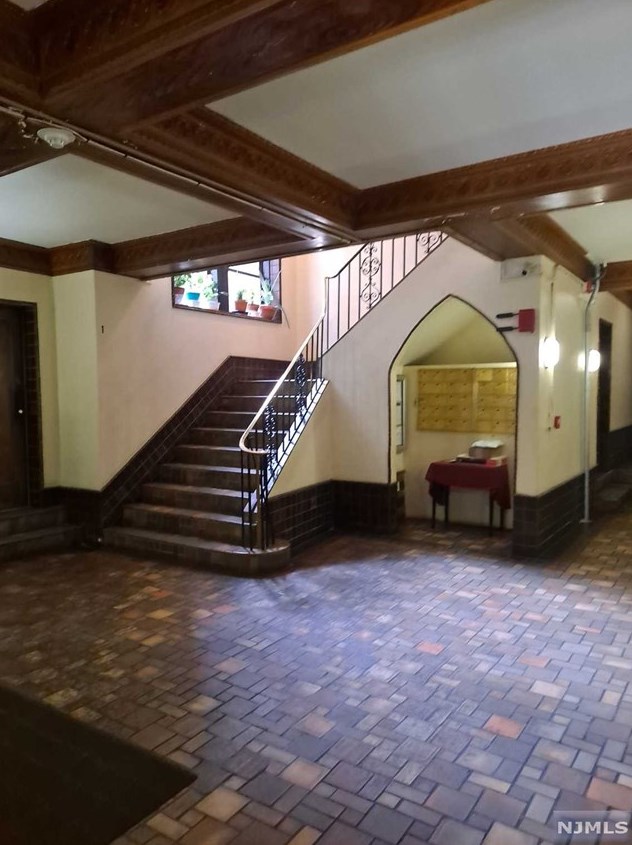 117 Kensington Ave #405, Jersey City, NJ 07304