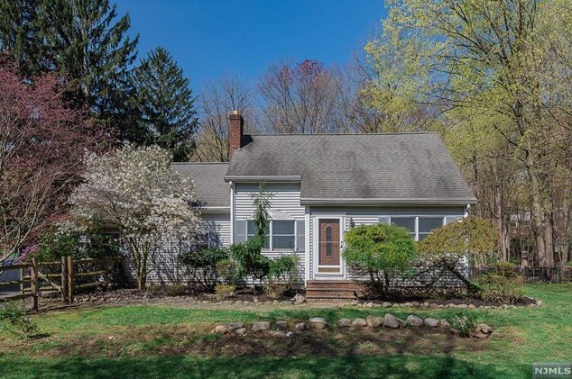61 W Saddle River Rd, Upper Saddle River, NJ 07458