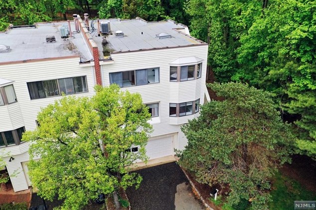 48 Kira Ln, Ridgewood, NJ 07450