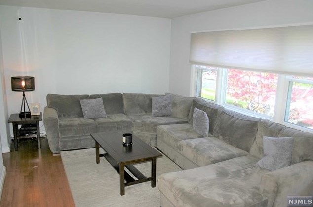 270 Dewey Pl, Teaneck, NJ 07666