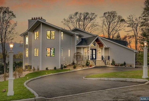 817 Apple Ridge Rd, Franklin Lakes, NJ 07417