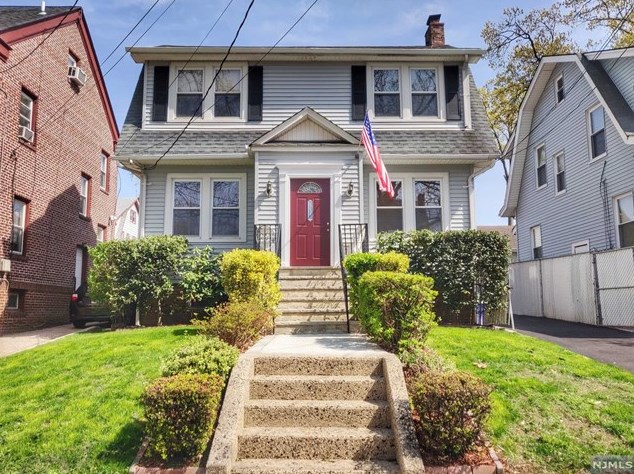 156 Oakland Ter, Newark, NJ 07106-2302