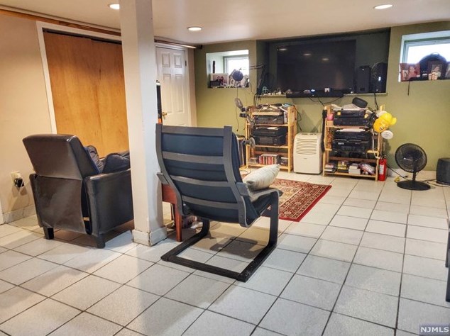 156 Oakland Ter, Newark NJ 07106-2301 exterior