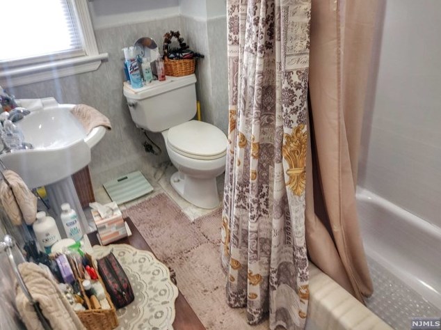 156 Oakland Ter, Newark NJ 07106-2301 exterior