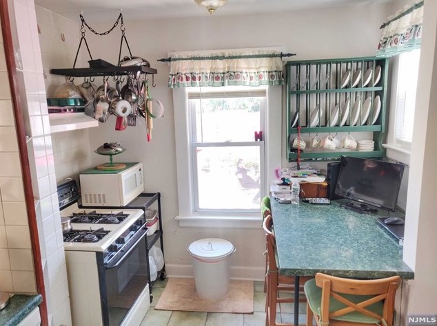 156 Oakland Ter, Newark NJ 07106-2301 exterior