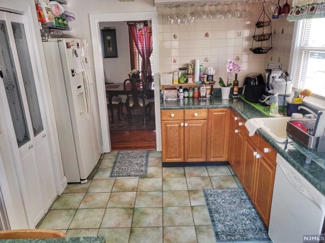 156 Oakland Ter, Newark NJ 07106-2301 exterior