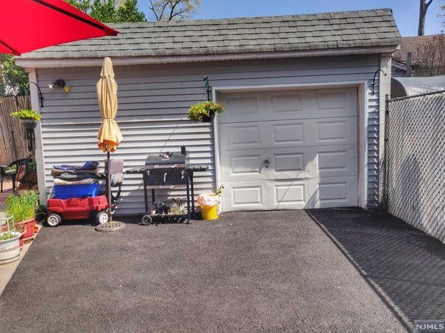 156 Oakland Ter, Newark NJ 07106-2301 exterior