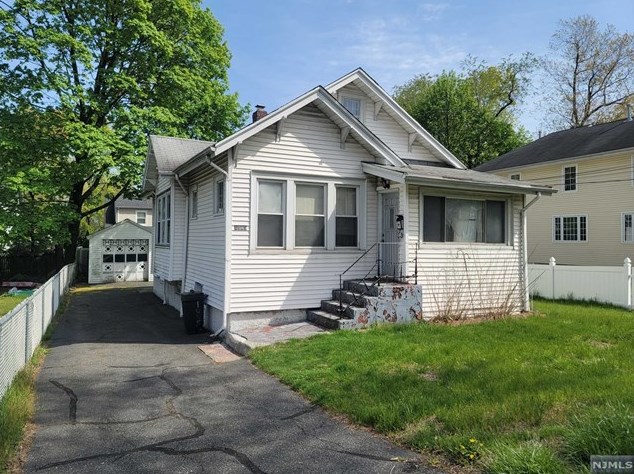 1085 Summit Ave, Teaneck, NJ 07666