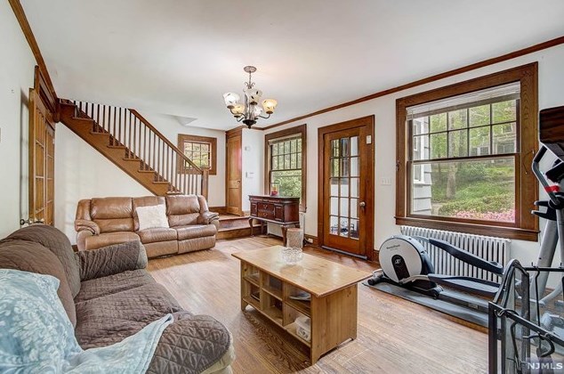 1 Valley Pl, Tenafly NJ  07670-2729 exterior