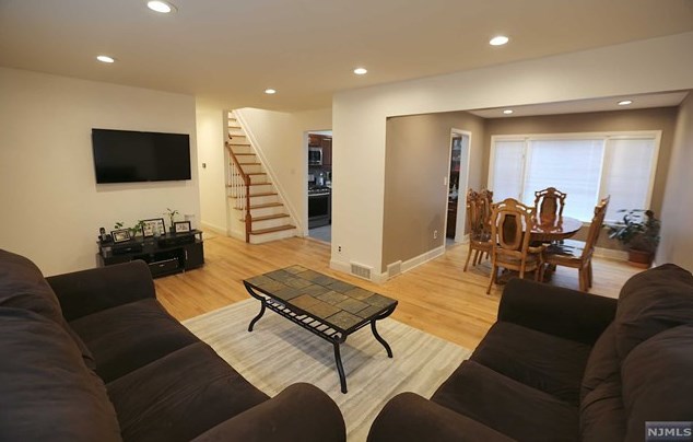 152 Prospect St, Waldwick, NJ 07463-1336