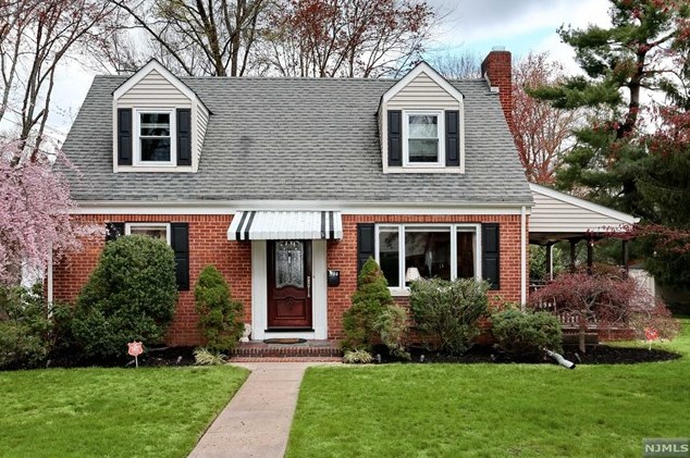 544 Cross St, Westwood, NJ 07676-4311
