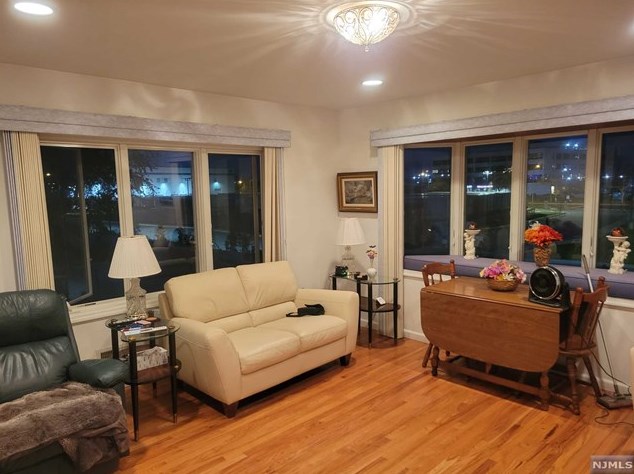 673 9th St, Secaucus NJ  07094-3027 exterior