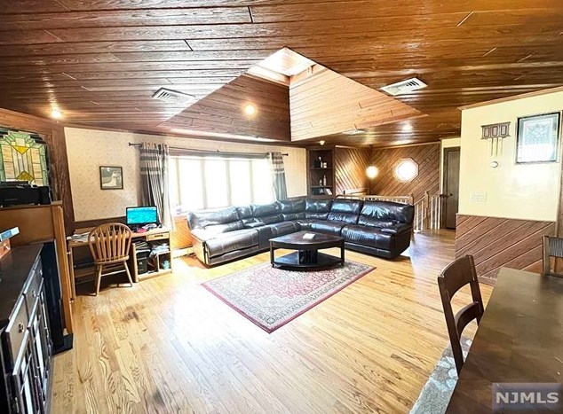 444 Main Ave, Wood-Ridge, NJ 07075
