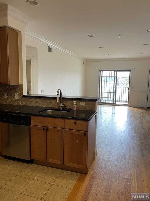 15-19 Tichenor Ln #402, Newark, NJ 07114