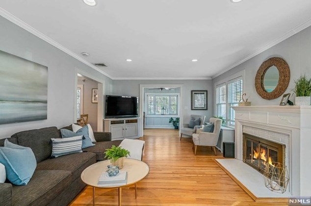 258 N Pleasant Ave, Ridgewood, NJ 07450