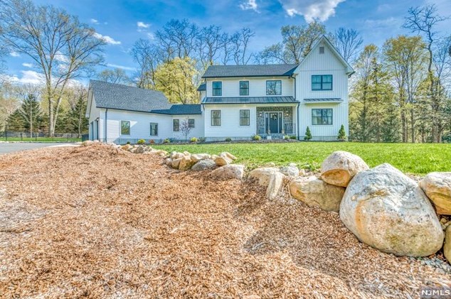818 Ramapo Valley Rd, Oakland, NJ 07436