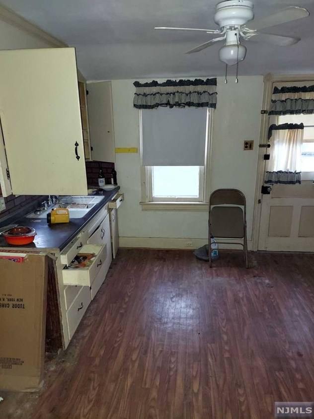 223 Johnson St, Salem, NJ 08079