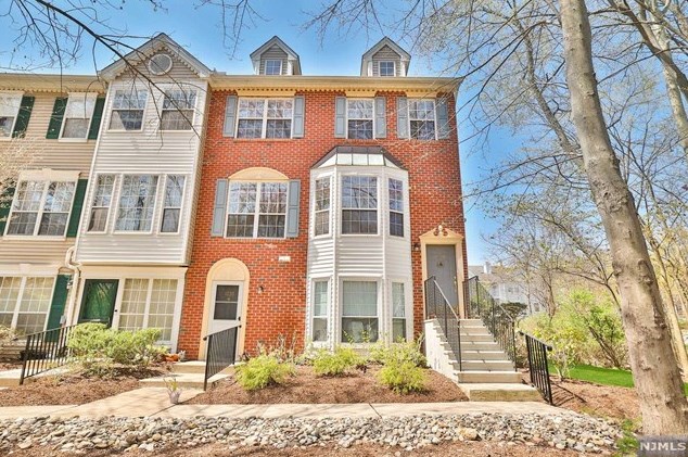 1224 Mulberry Dr, Mahwah, NJ 07430