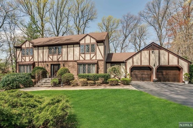 33 Hickory Hill, Montvale, NJ 07645