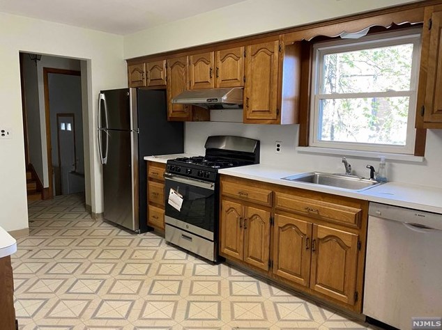 1 Ettrick Ter, Rutherford NJ  07070-2033 exterior