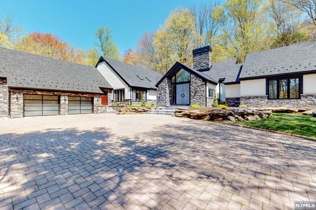 20 Bayberry Dr, Upper Saddle River, NJ 07458