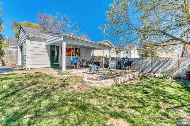 25 Miedama Pl, Midland Pk NJ  07432-1611 exterior