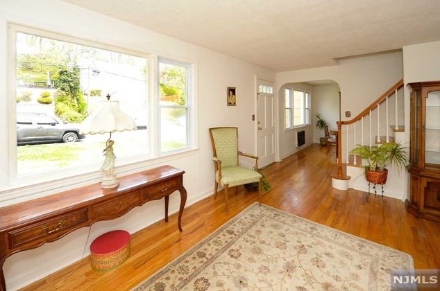 22 Westwood Dr, Town Center, NJ 07052