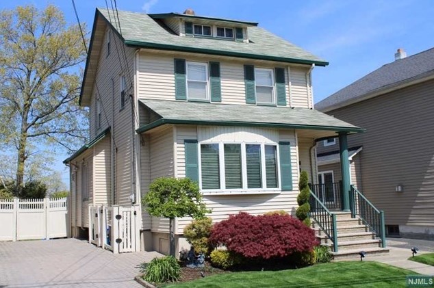 525 Park Pl, Lyndhurst, NJ 07071