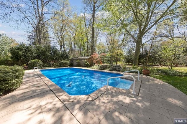 140 Cedar Ln, Closter, NJ 07624