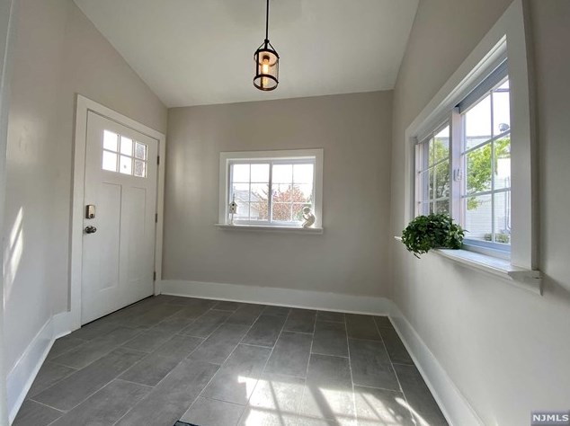 805 Hudson Ave, Secaucus, NJ 07094