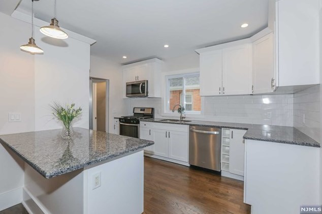 805 Hudson Ave, Secaucus NJ  07094-3319 exterior