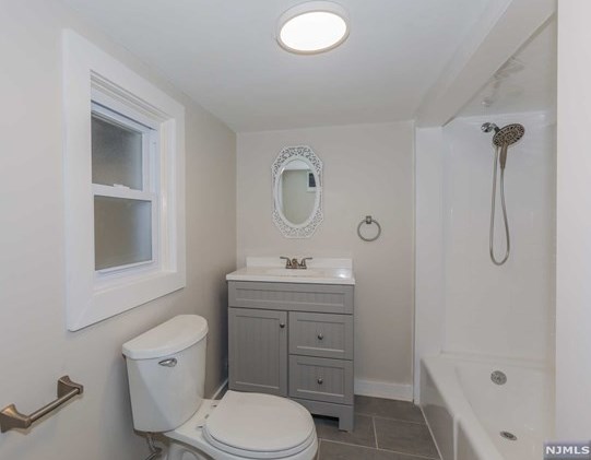 805 Hudson Ave, Secaucus NJ  07094-3319 exterior