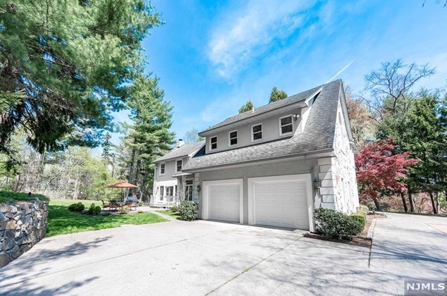 5 Whispering Pines Rd, Ho Ho Kus, NJ 07423