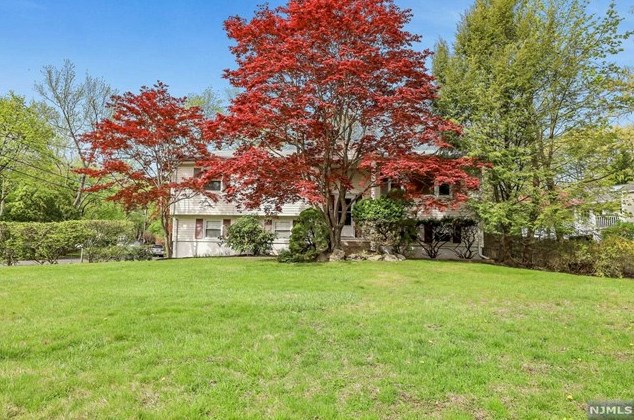15 Cathy Rd, Hillsdale, NJ 07642-1939