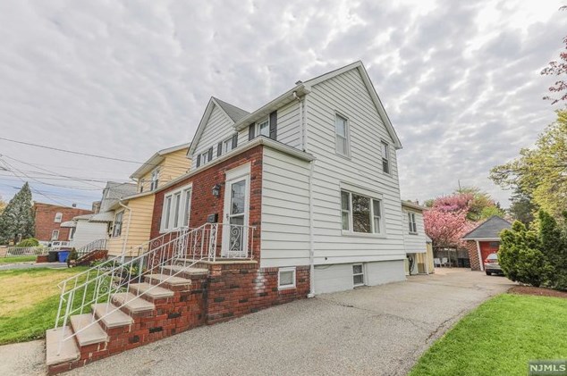 242 Mountain Way, Lyndhurst, NJ 07071-1614