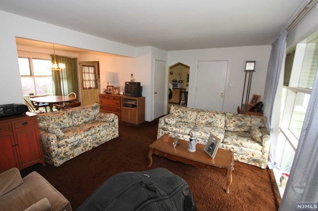 592 Fermery Dr, N Milford, NJ 07646