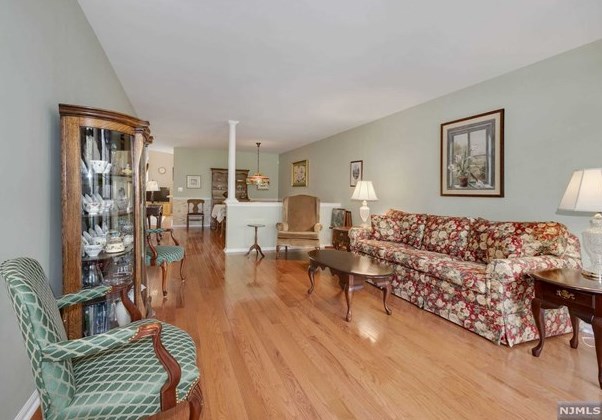 489 Green Mountain Rd, Mahwah, NJ 07430