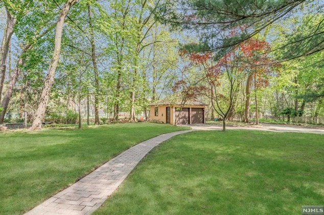 35 N Irving St, Ridgewood, NJ 07450