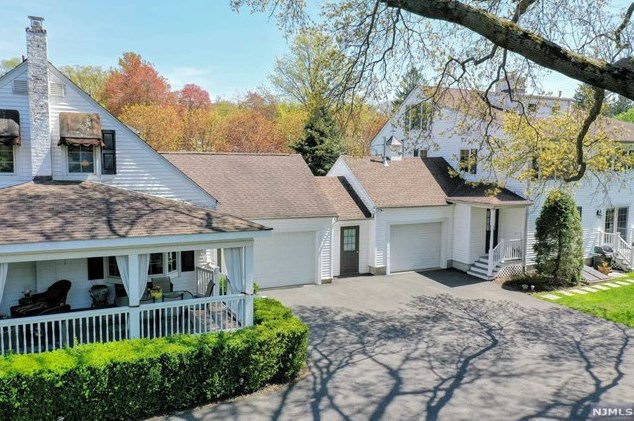 567 Wyckoff Ave, Wyckoff, NJ 07481-1336