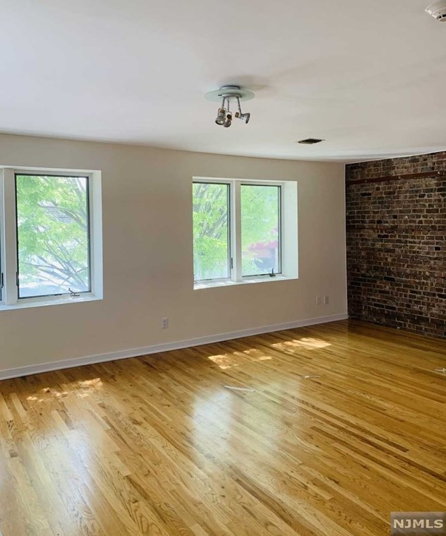 15 W Erie Ave #1, Rutherford, NJ 07070