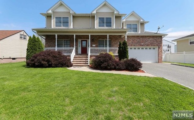 341 Maple St, Moonachie, NJ 07074