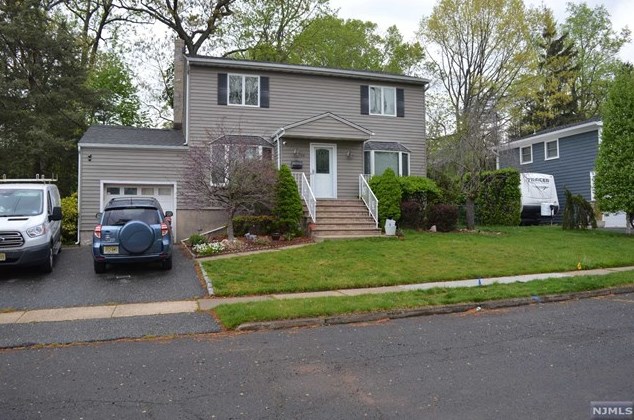 50 Golfview Dr, Dumont, NJ 07628