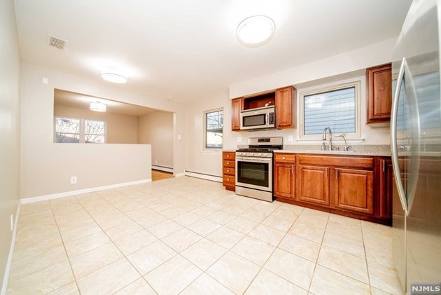 89 Myrtle Ave ##2, Edgewater, NJ 07020