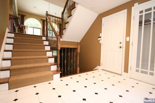 716 Holly Ct #716, Norwood, NJ 07648