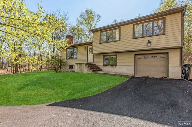 705 Orange Ct, Westwood, NJ 07675-6414